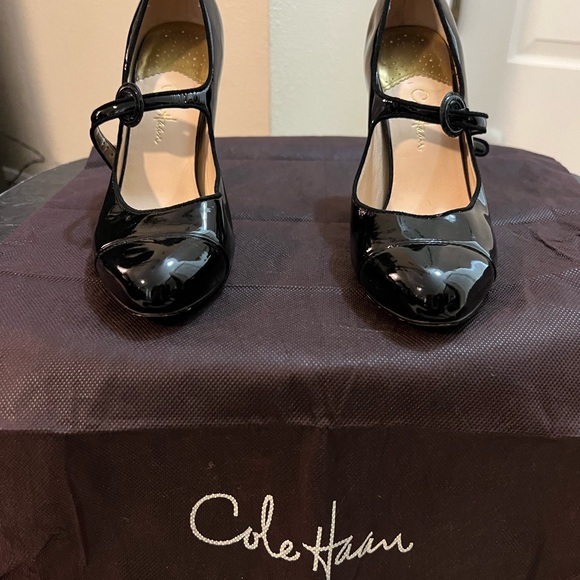 Very gently used with dust bag COLE HAAN black patent high heel Maryjane size 8 - Picture 2 of 6